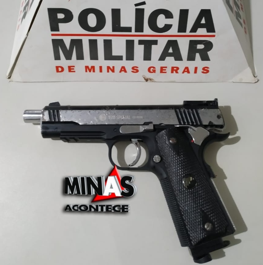 Simulacro de arma de fogo é apreendido pela PM em Campo do Meio Minas