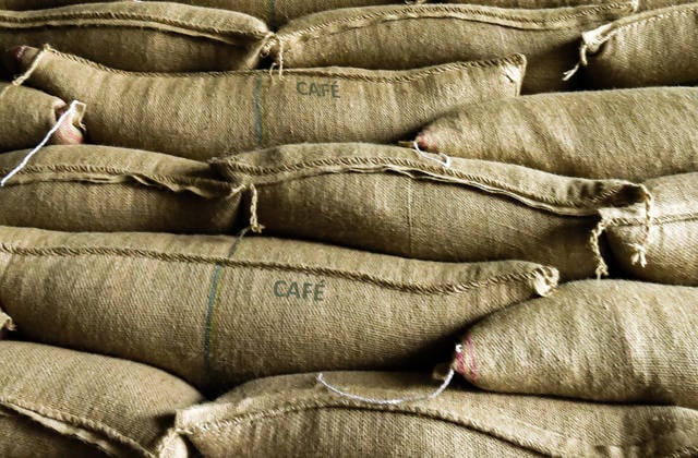 Fazenda é invadida e 50 medidas de café são furtadas em Campos Gerais -  Minas Acontece